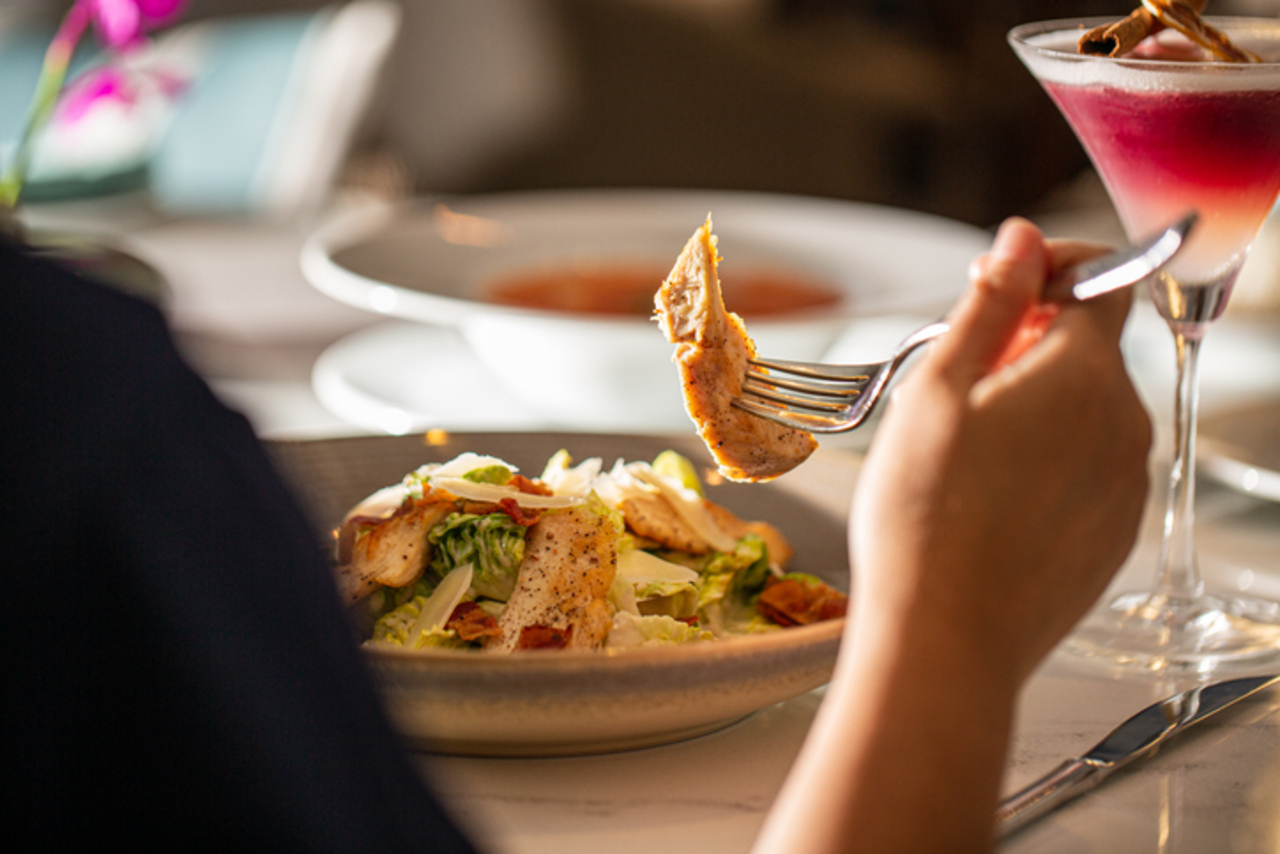 o que acontece com os excedentes de comida dos restaurantes?